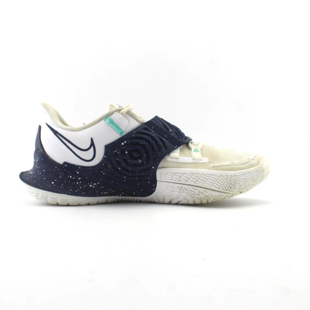NIKE  KYRIE 3